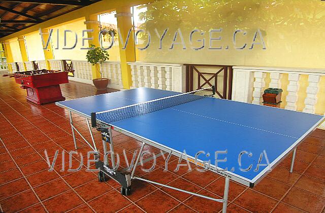 Cuba Guardalavaca Memories Holguin Beach Resort Une table de ping-pong.