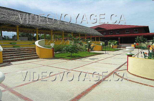 Cuba Guardalavaca Memories Holguin Beach Resort La place d'animation est situé près de l'amphithéâtre.