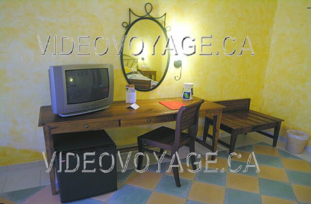 Cuba Guardalavaca Memories Holguin Beach Resort A TV, refrigerator, desk, ...