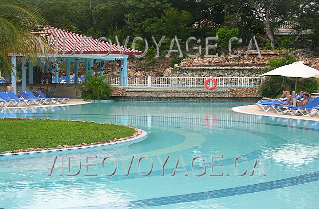 Cuba Guardalavaca Memories Holguin Beach Resort The different levels of the last pool with the bar on the left.