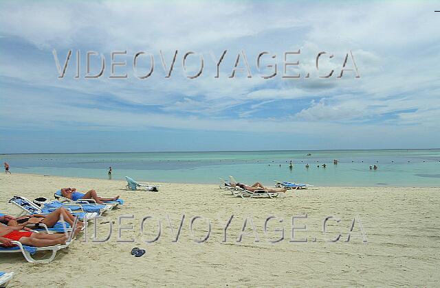 Cuba Guardalavaca Memories Holguin Beach Resort Una playa tranquila.