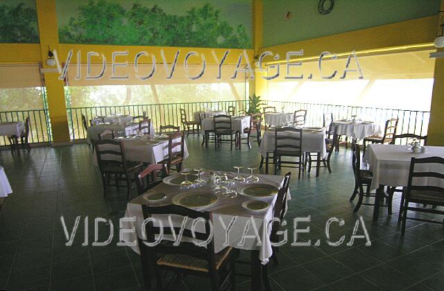 Cuba Guardalavaca Memories Holguin Beach Resort A large distance between each table allows some privacy.