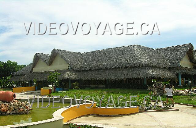 Cuba Guardalavaca Memories Holguin Beach Resort The restaurant Don Bartolo is located in the large main bar.