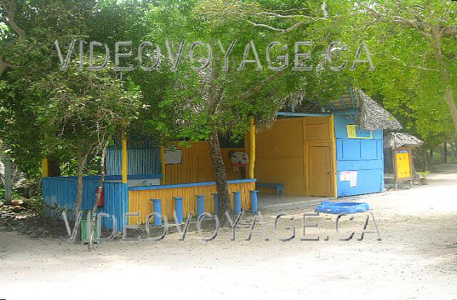 Cuba Guardalavaca Sol Rio De Luna Y Mares Le mini-club sur la plage.