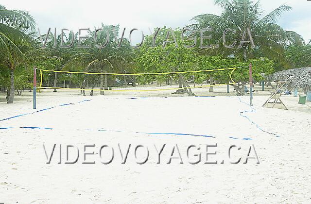 Cuba Guardalavaca Sol Rio De Luna Y Mares Le Volleyball sur la plage.