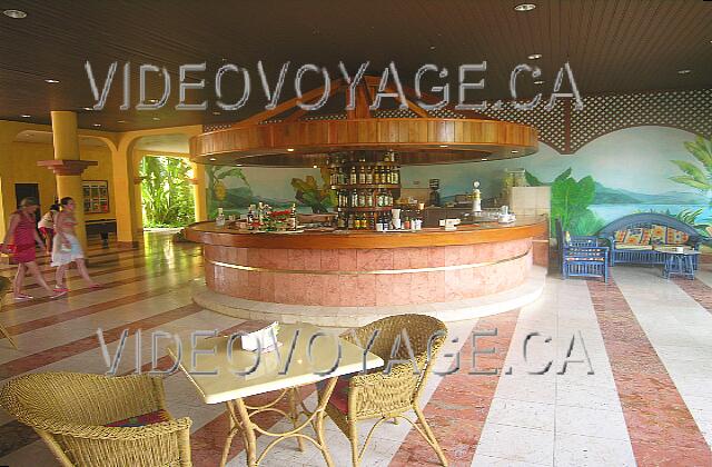 Cuba Guardalavaca Sol Rio De Luna Y Mares El Lobby Bar en 1492 situado en los Sol Río de Mares.