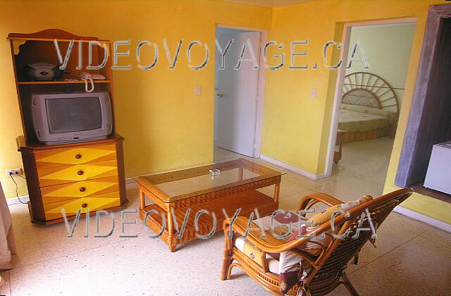 Cuba Guardalavaca Sol Rio De Luna Y Mares The small living room with the master bedroom on the right and left the secondary chamber.