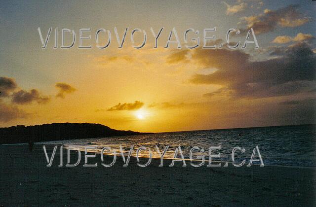 Cuba Guardalavaca Sol Rio De Luna Y Mares Una hermosa puesta de sol.