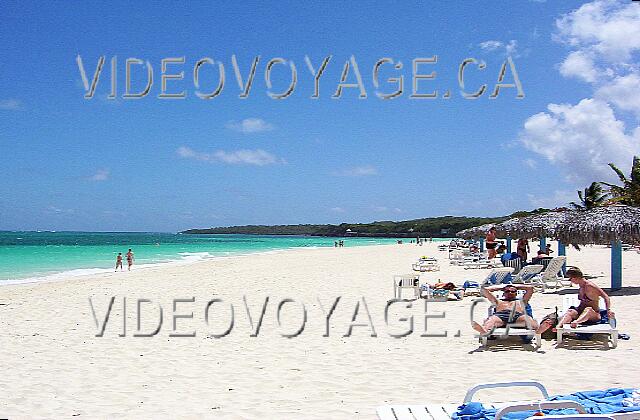 Cuba Guardalavaca Sol Rio De Luna Y Mares Una playa de profundidad en una longitud aproximada de 1 km.