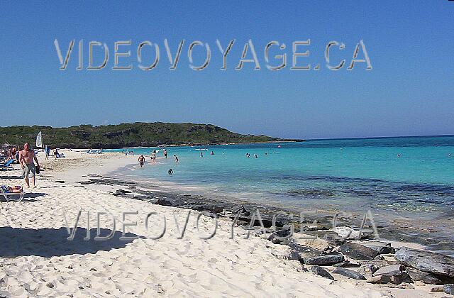 Cuba Guardalavaca Sol Rio De Luna Y Mares En diciembre de 2004 había rocas cerca de Luna Río. Pero en abril de 2004 y 2005 no hubo rocas.