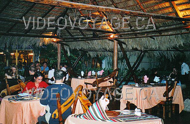 Cuba Guardalavaca Sol Rio De Luna Y Mares Un restaurant avec une ambiance chaleureuse mais tranquille.