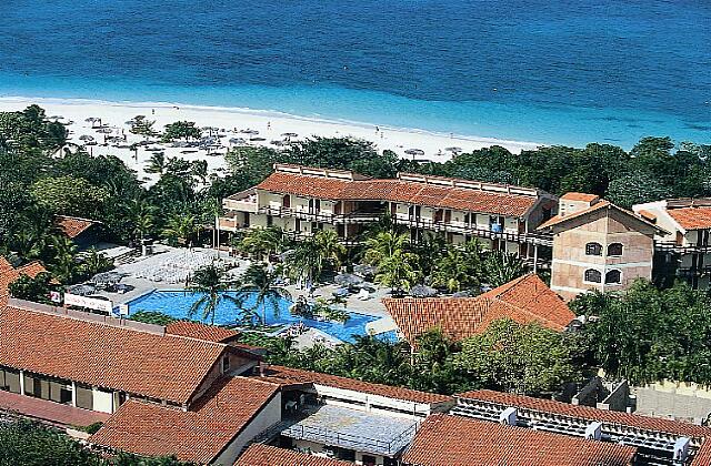 Cuba Guardalavaca Sol Rio De Luna Y Mares Una vista aérea de Sol Río de Luna. Compuesto por varios edificios pequeños, Luna Rio Sol es menos imponente que los Sol Río de Mares.