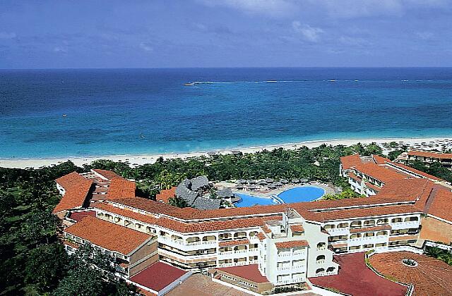 Cuba Guardalavaca Sol Rio De Luna Y Mares Une vue aérienne de l'hôtel Sol Rio de Mares.