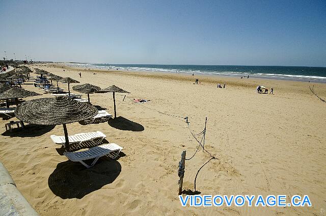 Maroc Agardir Atlas Amadil Beach A very deep beach, dark sand.