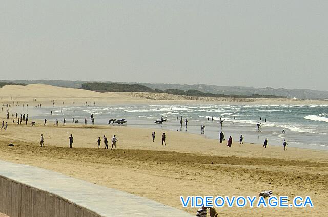 Maroc Agardir Atlas Amadil Beach The beach continues loins, but walkers are not going loins ... more