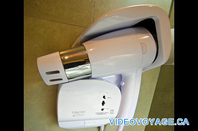 Maroc Bin El Ouidan Widiane Suites & Spa The hair dryer with a converter.