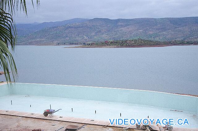 Maroc Bin El Ouidan Widiane Suites & Spa Une nouvelle piscine infinity à la section la plus près du lac.