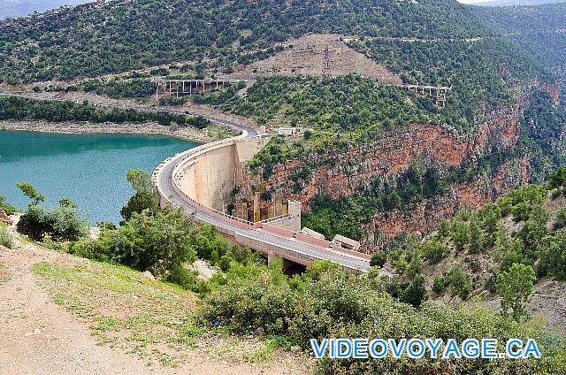 Maroc Bin El Ouidan Widiane Suites & Spa The George River is deep of several hundred meters.