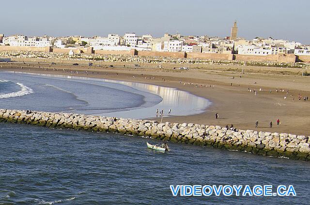 Maroc Rabat Le Dawliz La plage de Salé, à moins de 3 kilomètres, une eau de mauvaise qualité, peu de service sur la plage, des vagues fortes, une pente faible,...