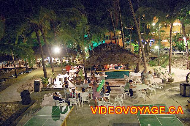 Republique Dominicaine Sosua Casa Marina Beach & Reef Cocos bar on the beach open during the day and evening.