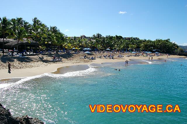 Republique Dominicaine Sosua Casa Marina Beach & Reef La pente de la plage est assez forte.  L'eau de couleur aqua, mais peu translucide.