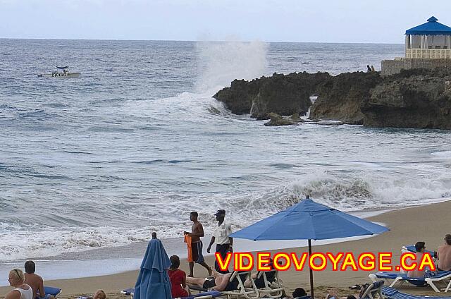 Republique Dominicaine Sosua Casa Marina Beach & Reef Les vagues qui touchent les récifs éclaboussent à plus de 5 mètres de hauteur.