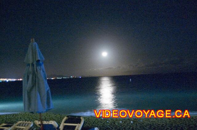 Republique Dominicaine Sosua Casa Marina Beach & Reef A 2h du matin, la lune qui se couche.