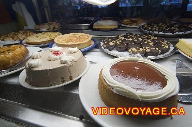 Republique Dominicaine Sosua Casa Marina Beach & Reef Many cakes and pies ...