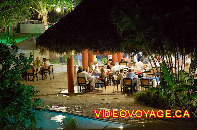 Republique Dominicaine Sosua Casa Marina Beach & Reef The restaurant is open plan. Some customers like to eat on the outdoor terrace.