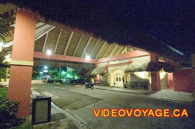 Republique Dominicaine Sosua Casa Marina Beach & Reef The entrance at night.