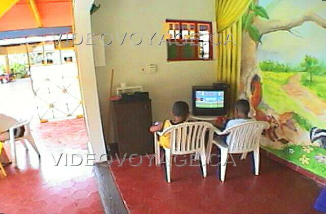 Republique Dominicaine Puerto Plata Fun Tropical Royal En el club infantil, un popular videojuego.