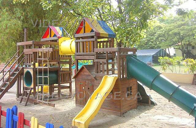 Republique Dominicaine Puerto Plata Fun Tropical Royal Un aire de juegos para los niños pequeños cerca del Club de Niños.