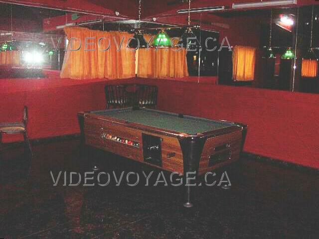 Republique Dominicaine Puerto Plata Fun Tropical Royal Une table de billard est disponible à la discothèque.