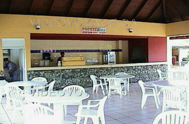 Republique Dominicaine Puerto Plata Fun Tropical Royal La pizzería de la tarde. Al estar situado cerca de la piscina principal, este restaurante es popular.