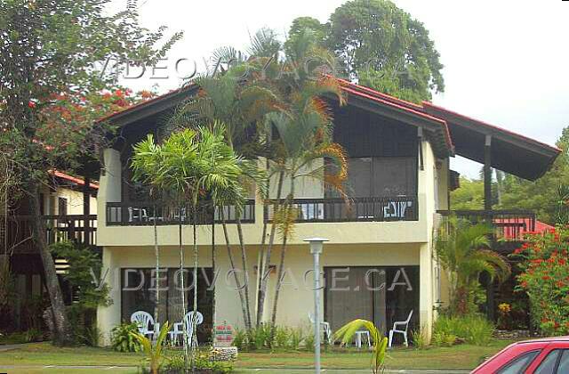 Republique Dominicaine Puerto Plata Fun Tropical Royal Un típico hatiitations de hoteles. Este tipo de desarrollo ofrece más tranquilidad que los grandes edificios, pero los servicios están más lejos.