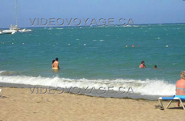 Republique Dominicaine Puerto Plata Barcelo Puerto Plata La pendiente de la entrada al mar es media. A 20 metros de la orilla, tiene los hombros de agua. Te das cuenta de las carrozas pourvez que definen el área para los nadadores. Las olas son generalmente suaves. Nos appercevons en el arrecife.