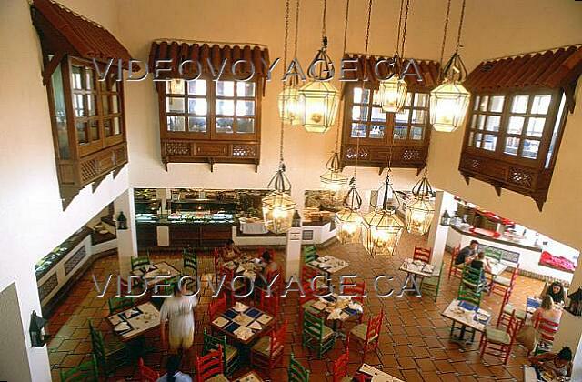 Republique Dominicaine Puerto Plata Barcelo Puerto Plata Una vista desde el segundo nivel de restaurante buffet.