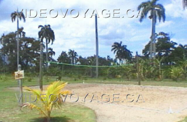 Republique Dominicaine Puerto Plata Grand Oasis Marien Le terrain de Volleyball près de la piscine.  Un autre  terrain est situé sur la plage.