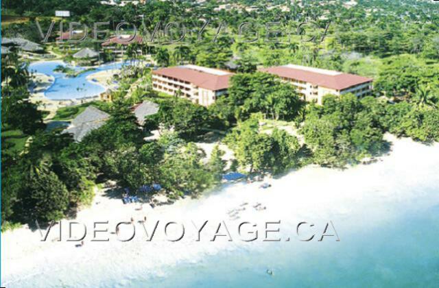 Republique Dominicaine Puerto Plata Grand Oasis Marien Cette splendide photographie aérienne situe bien la plage.  La couleur du sable est par contre  faussement représenté, étant marbré en vérité.