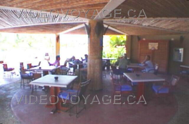 Republique Dominicaine Puerto Plata Grand Oasis Marien Le bar de la piscine El Tubano est aussi un snack bar.