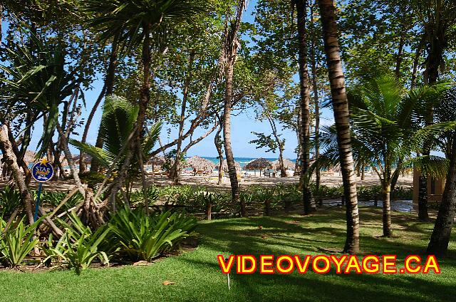 Republique Dominicaine Puerto Plata Iberostar Costa Dorada La vista desde el nivel superior de una habitación del edificio con balcones con vistas al mar.