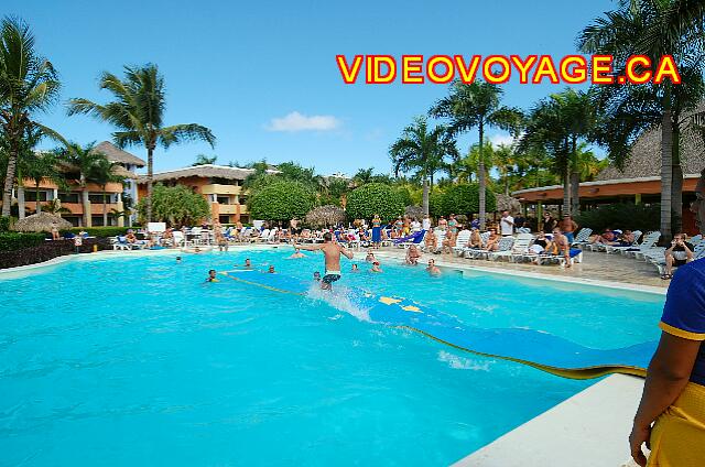 Republique Dominicaine Puerto Plata Iberostar Costa Dorada An activity that involves jogging loins as possible on the floating mat.
