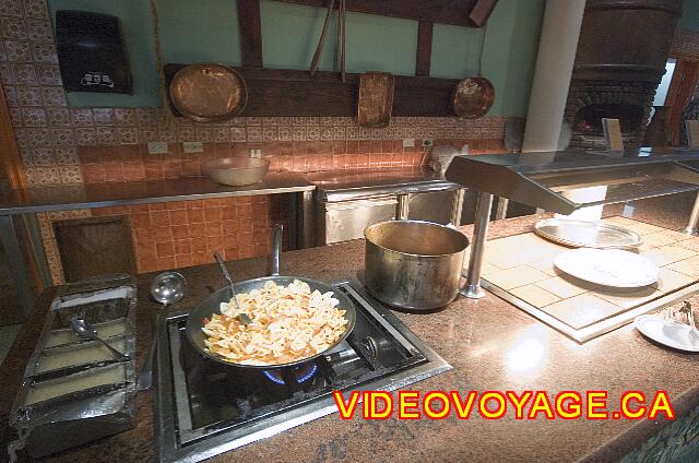 Republique Dominicaine Puerto Plata Iberostar Costa Dorada A cooking station for Italian food, right in the spotlight, there normally pizzas.