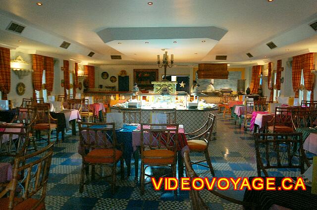 Republique Dominicaine Puerto Plata Iberostar Costa Dorada El interior del restaurante por la noche.