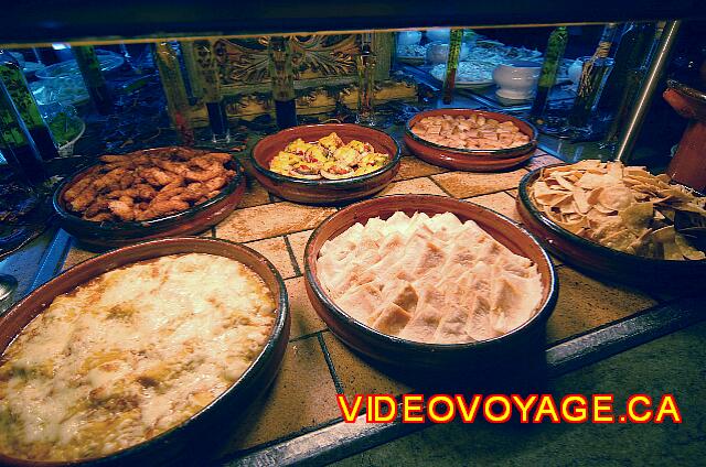 Republique Dominicaine Puerto Plata Iberostar Costa Dorada Platos calientes en el restaurante del centro.