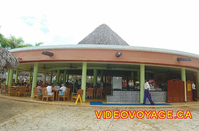 Republique Dominicaine Puerto Plata Iberostar Costa Dorada El restaurante snack-bar está situado entre la playa y la piscina.