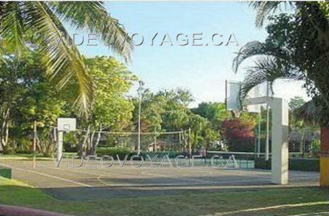 Republique Dominicaine Puerto Plata Holiday Village Golden Beach The basketball court.