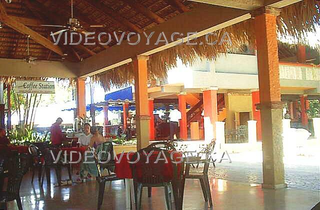 Republique Dominicaine Puerto Plata Holiday Village Golden Beach The tea break at the main bar.