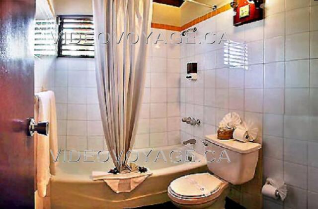 Republique Dominicaine Puerto Plata Holiday Village Golden Beach The standard bath room.