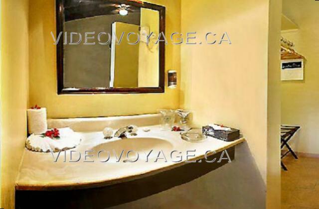 Republique Dominicaine Puerto Plata Holiday Village Golden Beach The standard bath room.